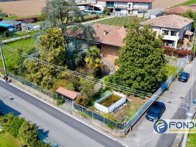 Villa in Vendita a Palazzolo sull'Oglio, 265'000€, 286 m²