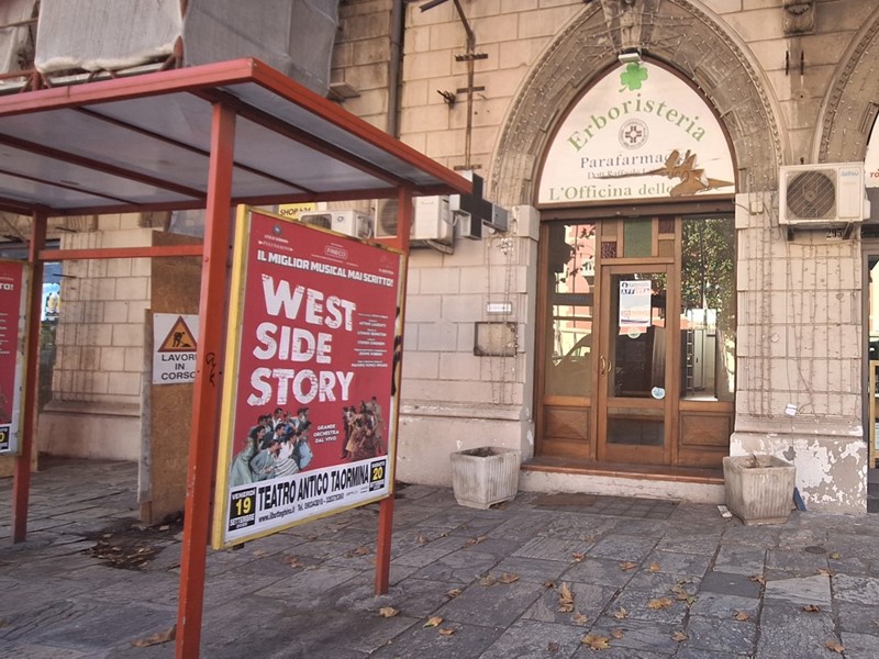 Negozio in Affitto a Messina, 1'000€, 50 m²