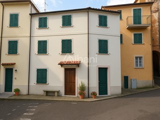 Casa Semi Indipendente in Vendita a Arcola, zona Monti di Arcola, 58'000€, 156 m²