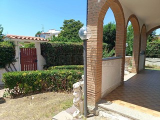 Villa in Vendita a Cerveteri, 350'000€, 170 m²