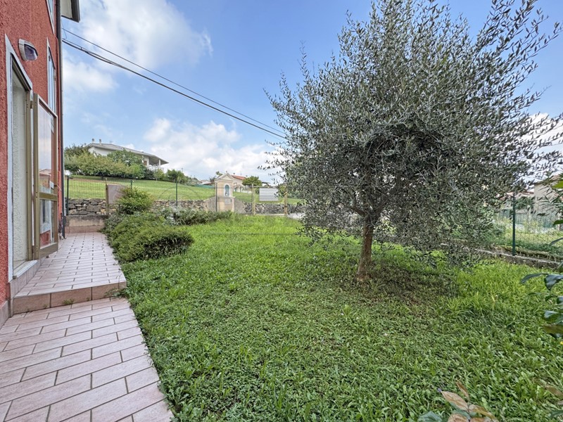 Casa Semi Indipendente in Vendita a Brogliano, 260'000€, 259 m², con Box