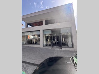 Immobile commerciale in Vendita a Belpasso, zona Sant' Antonio, 278'000€, 280 m²