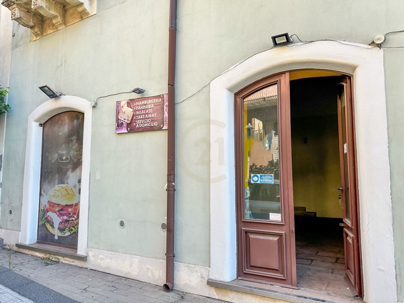 Immobile commerciale in Affitto a Aci Catena, zona Centro, 650€, 60 m²