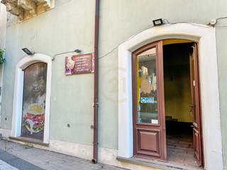 Immobile commerciale in Affitto a Aci Catena, zona Centro, 650€, 60 m²