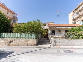 Casa Indipendente in Vendita a Siracusa, zona Tisia Tica Zecchino, 156'000&euro;, 200 m²