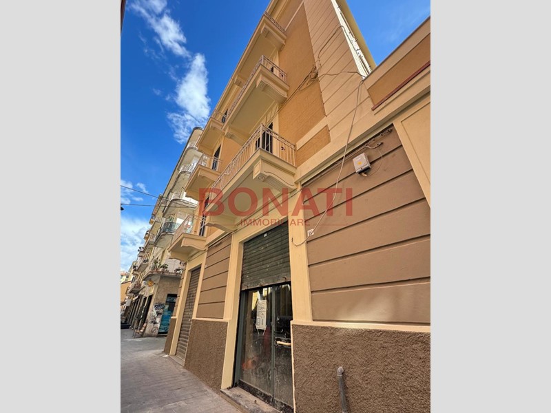 Immobile commerciale in Affitto a La Spezia, zona Centro, 2'500&euro;, 450 m²