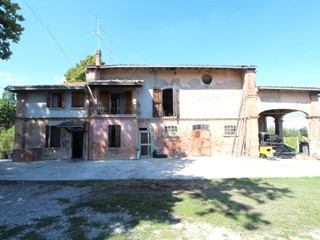 Casa Semi Indipendente in Vendita a Valsamoggia, zona Bazzano, 289'000€, 674 m²