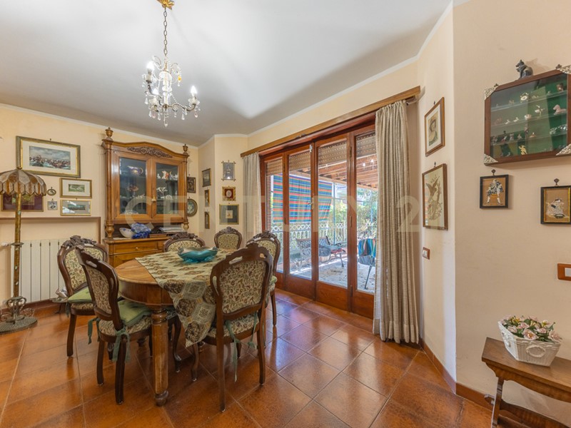 Casa Indipendente in Vendita a Anzio, zona Lavinio Mare, 509'000€, 291 m², arredato, con Box