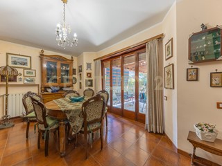 Casa Indipendente in Vendita a Anzio, zona Lavinio Mare, 509'000€, 291 m², arredato, con Box