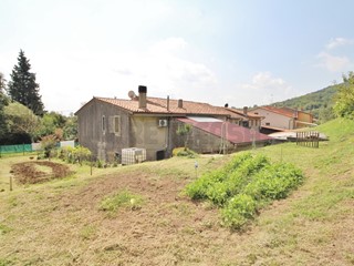 Casa Semi Indipendente in Vendita a Gambellara, 205'000€, 706 m², con Box