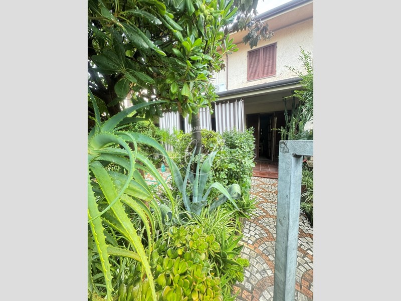 Casa Semi Indipendente in Vendita a Seravezza, zona Pozzi, 370'000&euro;, 140 m²