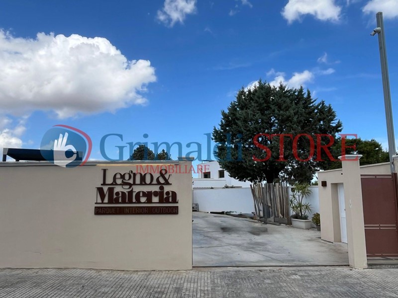 Capannone in Vendita a Lecce, 550'000&euro;, 753 m²