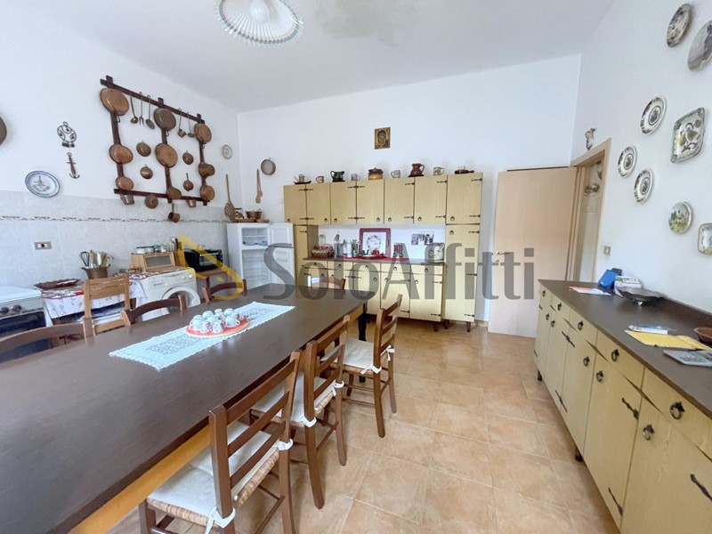 Appartamento in Affitto a Osimo, zona Centro Storico, 600€, 123 m², arredato