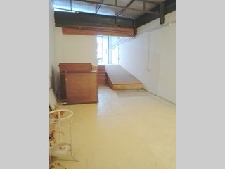 Magazzino in Affitto a Carrara, zona Avenza, 450€, 90 m²