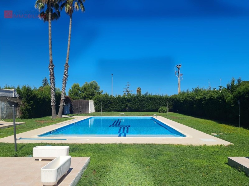 Villa in Vendita a Lecce, zona Frigole, 250'000&euro;, 1700 m²