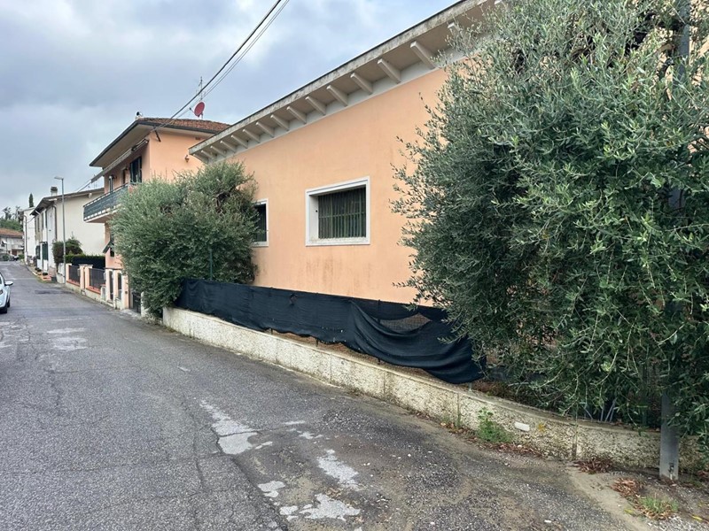 Quadrilocale in Vendita a San Miniato, zona Stibbio, 190'000€, 95 m², con Box