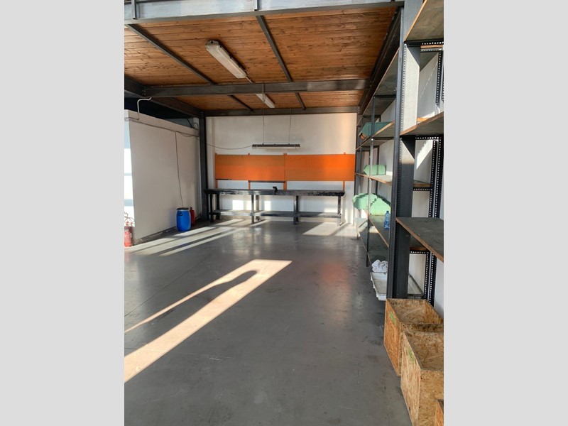 Capannone in Vendita a Livorno, 145'000&euro;, 132 m²