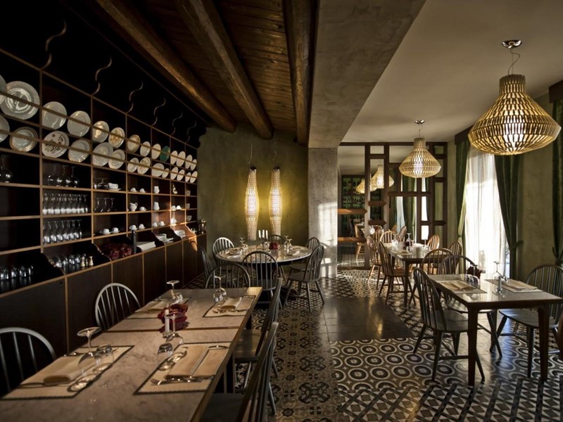 Attività commerciale in Affitto a Giardini Naxos, 80 m²