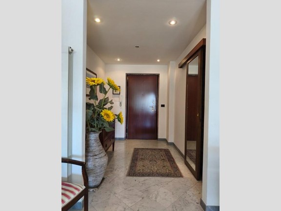 Appartamento in Vendita a Carrara, zona Avenza, 230'000€, 115 m²
