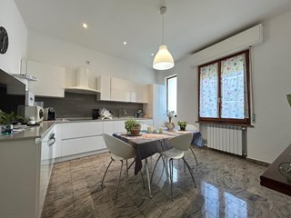 Quadrilocale in Vendita a Empoli, zona Santa Maria a Ripa, 250'000€, 110 m², con Box