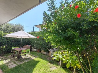 Bilocale in Vendita a Massa, zona Marina di Massa, 150'000&euro;, 40 m², arredato