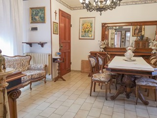 Quadrilocale in Vendita a Massa, zona Marina di Massa, 240'000&euro;, 95 m²