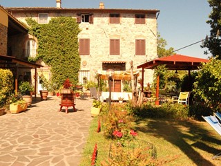 Casa di corte in Vendita a Capannori, zona San Ginese, 800'000€, 500 m², arredato