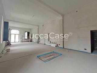 Immobile commerciale in Affitto a Lucca, zona San Concordio Contrada, 5'400€, 240 m²