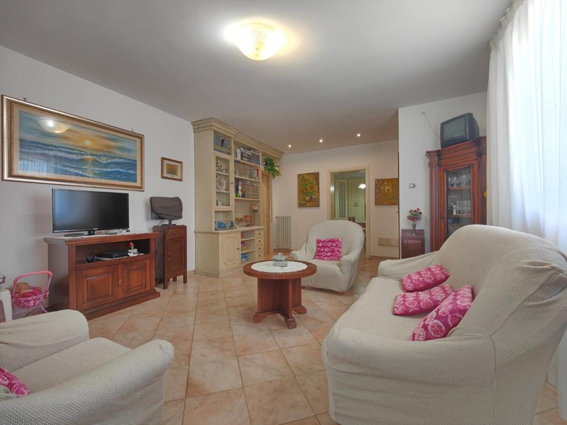 Casa Indipendente in Vendita a Fucecchio, 550'000€, 280 m², con Box