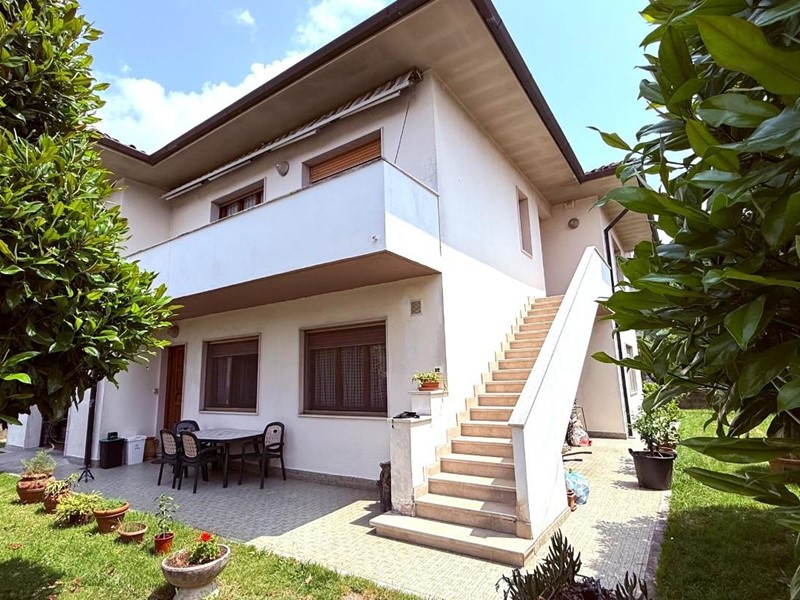 Villa in Vendita a Vicopisano, zona San Giovanni Alla Vena, 700'000€, 450 m²