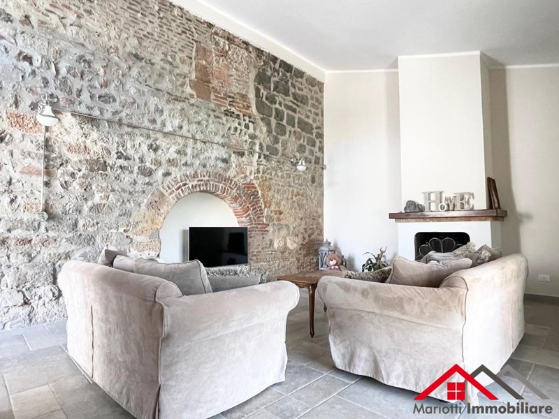 Casa di corte in Vendita a San Giuliano Terme, zona Pappiana, 420'000€, 170 m²