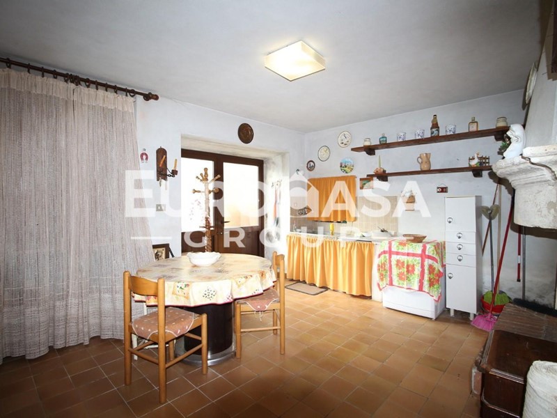 Casa Indipendente in Vendita a Lucca, zona San Lorenzo a Vaccoli, 135'000&euro;, 225 m²