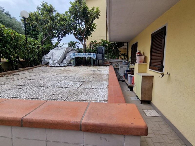 Quadrilocale in Vendita a Carrara, zona Marina di Carrara, 220'000€, 84 m², arredato