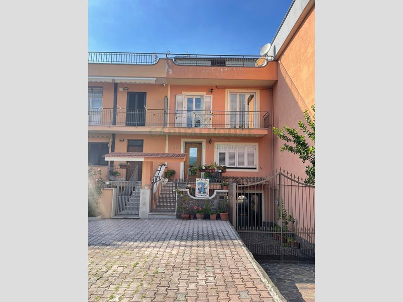 Villetta a schiera in Vendita a Avella, 180'000&euro;, 230 m²