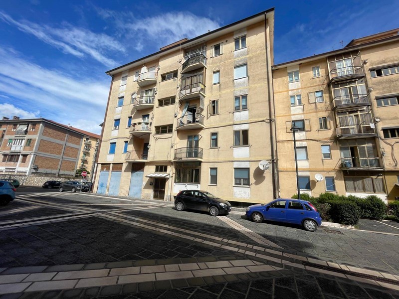 Quadrilocale in Vendita a Avellino, 89'000&euro;, 110 m²