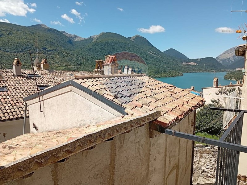 Quadrilocale in Vendita a Barrea, 95'000&euro;, 114 m²