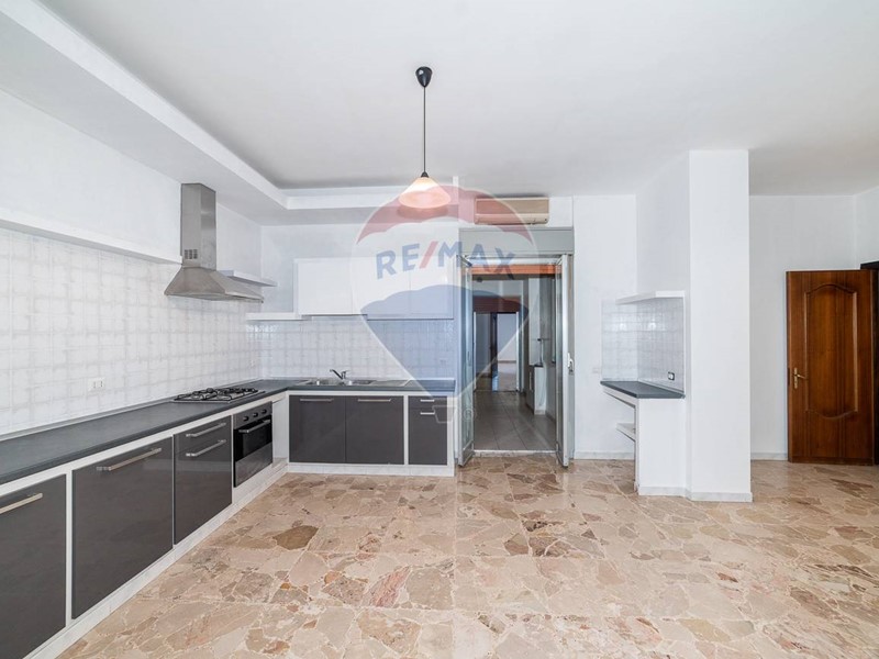Appartamento in Vendita a Belpasso, 150'000€, 225 m²
