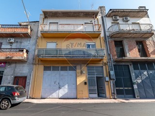 Appartamento in Vendita a Belpasso, 150'000€, 225 m²