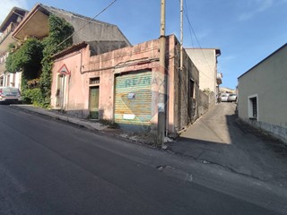 Casa Indipendente in Vendita a Belpasso, 60'000€, 196 m²