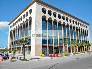 Ufficio in Vendita a Viareggio, 290'000€, 155 m²