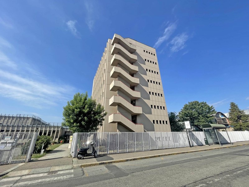 Ufficio in Affitto a Torino, 2'300€, 300 m²