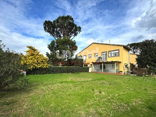 Villa in Vendita a Roma, 529'000€, 190 m²