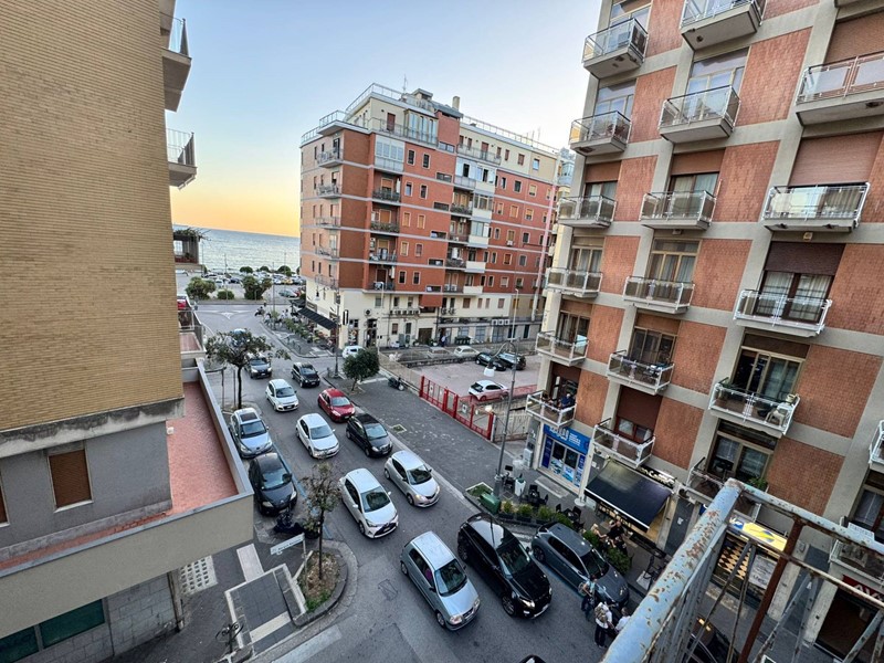 Trilocale in Affitto a Salerno, 1'350€, 100 m²