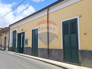 Casa Indipendente in Vendita a Pedara, 350'000€, 230 m²