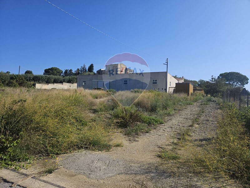 Capannone in Vendita a Racalmuto, 290'000€, 887 m²