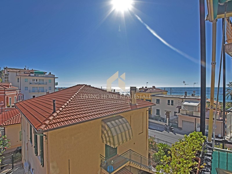 Trilocale in Vendita a Bordighera, 195'000€, 63 m²