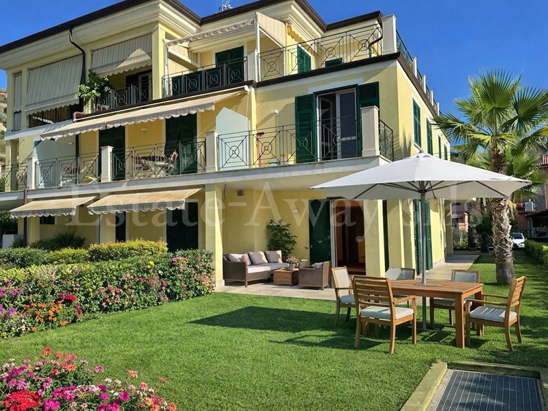 Trilocale in Vendita a Bordighera, 330'000&euro;, 94 m²