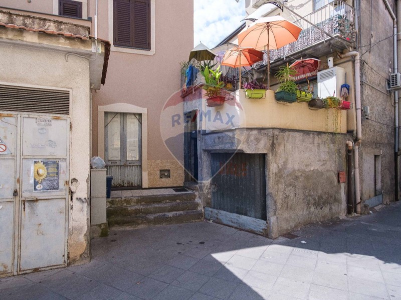 Casa Semi Indipendente in Vendita a Bronte, 13'000€, 48 m²