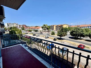 Appartamento in Vendita a Catania, 120'000&euro;, 134 m²