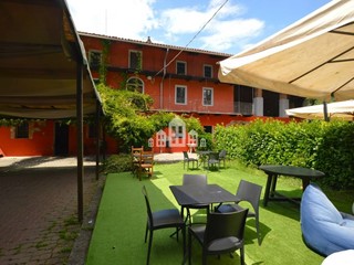 Attività commerciale in Vendita a Colleretto Giacosa, 128'000€, 312 m²